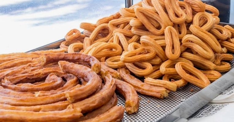 TonoSVJ's tweet photo. Hoy es el día internacional del Churro.
¿Preferís los churros o las porras? https://t.co/XoR7I85pHx