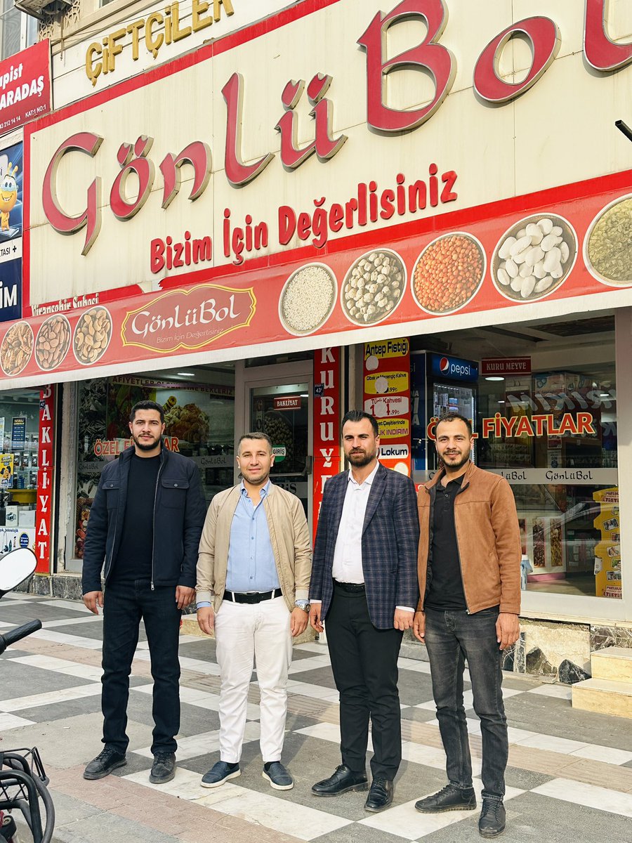 AkgncViransehir's tweet photo. Geçmişe vefamız, geleceğe inancımızla…
Bir davayı güçlü kılan; dünün emeğini unutmamak, bugünün gayretiyle yarına yürümektir.
Bu anlayışla çıktığımız yolda, vefa bizim için sadece bir kelime değil, bir ahlak ve bir sadakat meselesidir.

AK Parti teşkilatımız olarak bugün; İlçe Gençlik Kolları Başkanımız Sayın Sinan Özdemir ile birlikte “Ahde Vefa” programı kapsamında geçmiş yıllarda partimize emek vermiş gençlik kolları mensuplarımızdan Sayın. Saddam FENER’i ziyaret ettik.

Davamıza hizmet etmiş büyüklerimizin engin tecrübelerinden istifade ettik, gönül dolusu bir hasbihal gerçekleştirdik.

@avyusufibis @osmannazlier @CYAZMAC  @milhamigunbegi  @recepfurkanksp @DilaraErgul06  @furkankucukk_  @lutfibagci  @sinanozdm1r63  @akgencliksurfa  @akpartivsehir @SaddamFNR