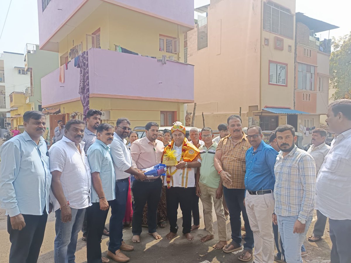 ವಾರ್ಡ್ ನಂ. 49ರ ವ್ಯಾಪ್ತಿಯ ಬಸವೇಶ್ವರ ರಸ್ತೆಯ 9 ಮತ್ತು 10ನೇ ಕ್ರಾಸ್‌ನಲ್ಲಿ ಒಳಚರಂಡಿ ಕೊಳವೆಮಾರ್ಗವನ್ನು ಅಳವಡಿಸಿ, ಯಂತ್ರಗುಂಡಿಯನ್ನು ನಿರ್ಮಿಸುವ ಕಾಮಗಾರಿಗೆ ಗುದ್ದಲಿ ಪೂಜೆಯನ್ನು ನೆರವೇರಿಸಲಾಯಿತು.