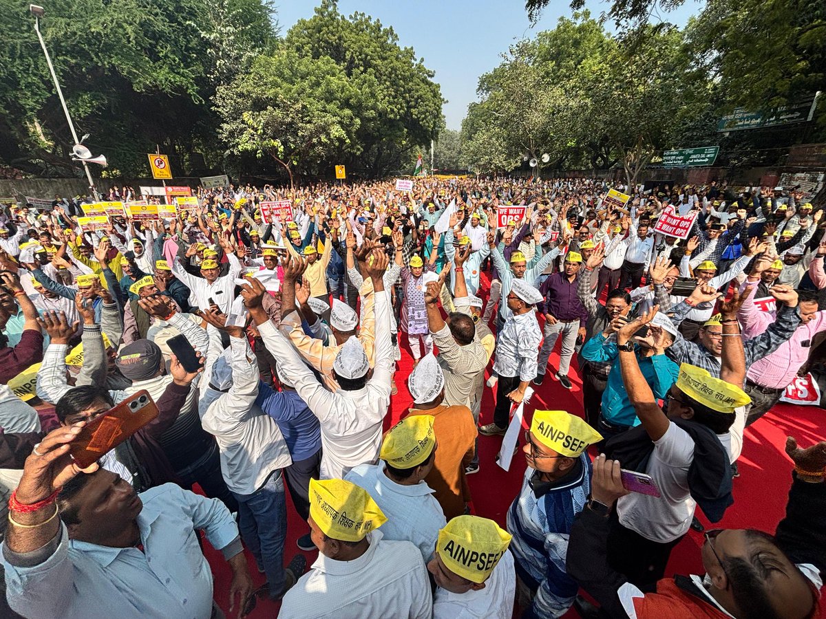 माननीय प्रधानमंत्री जी, यह भीड़ किसी राजनीतिक पार्टी की नहीं है और न किसी राजनीतिक पार्टी के समर्थन या विरोध में जंतर मंतर पर 09 नवम्बर को आई है। हम सब बस चाहते हैं कि आप हमारी #OPS वापस लौटा दें और #8CPC की रिपोर्ट के लिए 200 दिन का लक्ष्य निर्धारित करें🙏
<a href="/ManjeetIMOPS/">Dr Manjeet Singh Patel</a>
<a href="/RLD_OPS/">🇮🇳 Fighte® OPS 22.2# 🇮🇳</a>