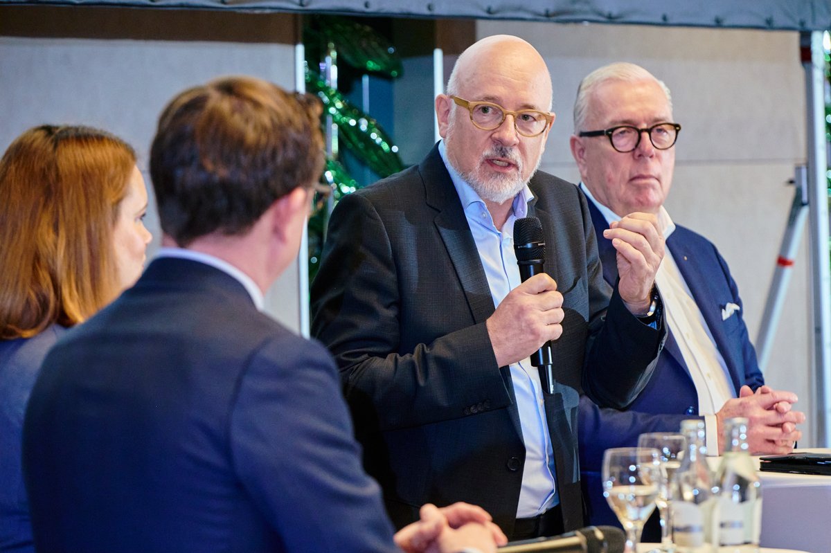 virchowbund's tweet photo. Herzlichen Dank an alle Gäste und Mitglieder, die unsere Bundeshauptversammlung besucht und bereichert haben. 🙏

Wir danken für die spannenden Vorträge, Diskussionen, Ideen und Berichte.

📷 Fotos, Video und mehr hier:
https://t.co/lc3dsS5Cyj

@hans_theiss @VorsitzenderNAV https://t.co/6l4sPIlpdD