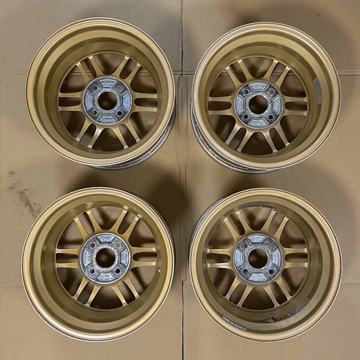 金　破片 約1cm 丼 on X