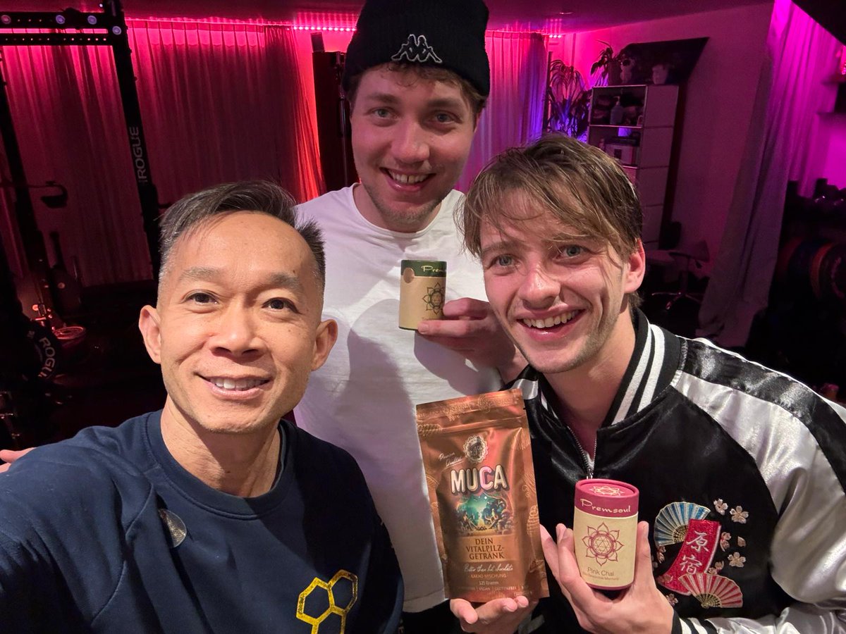 muca_mushroom's tweet photo. Drei Männer, drei Wege – ein Flow.
Mit MUCA verbinden wir Körper, Geist und Herz. 🌿⚡️
#momentofflow #muca #naturallyfocused https://t.co/bjY4E9xmQF