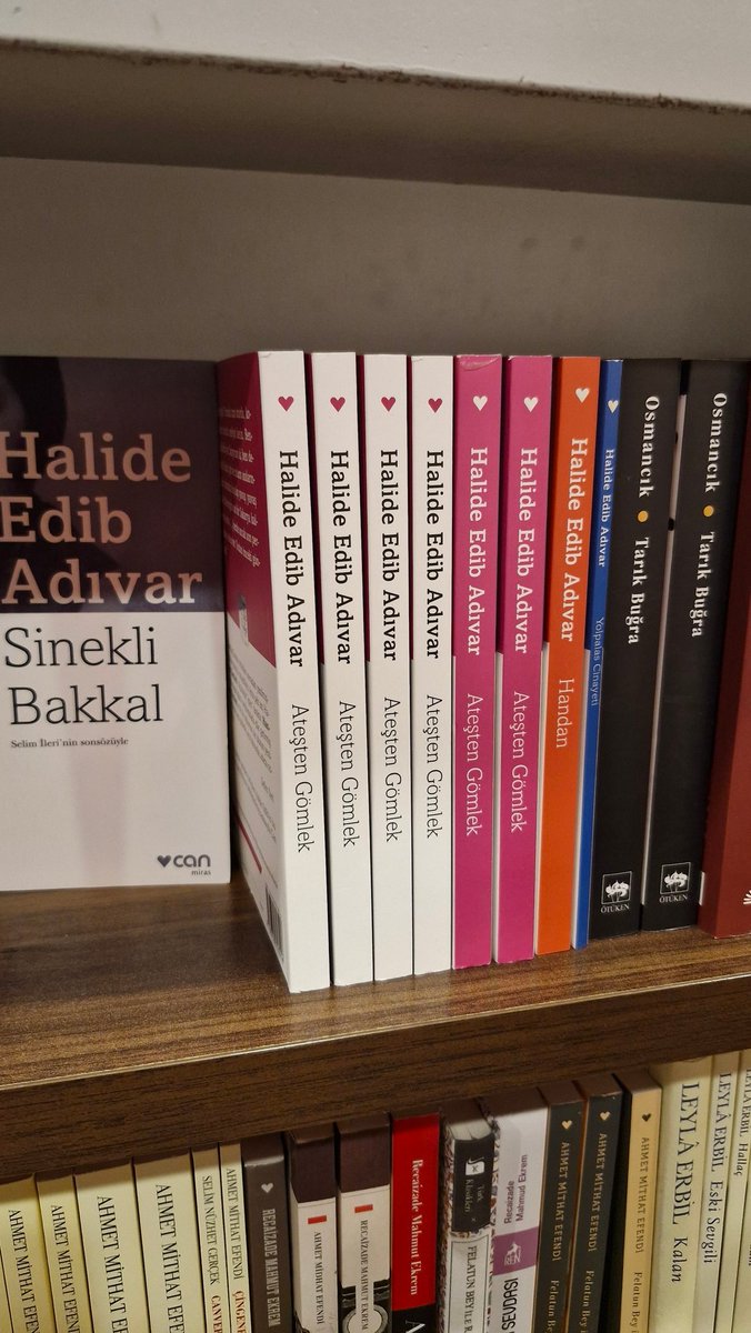 + birisi pembe diğeri beyaz neden acaba 
- diğerini sagopa kajmer yazmış çünkü