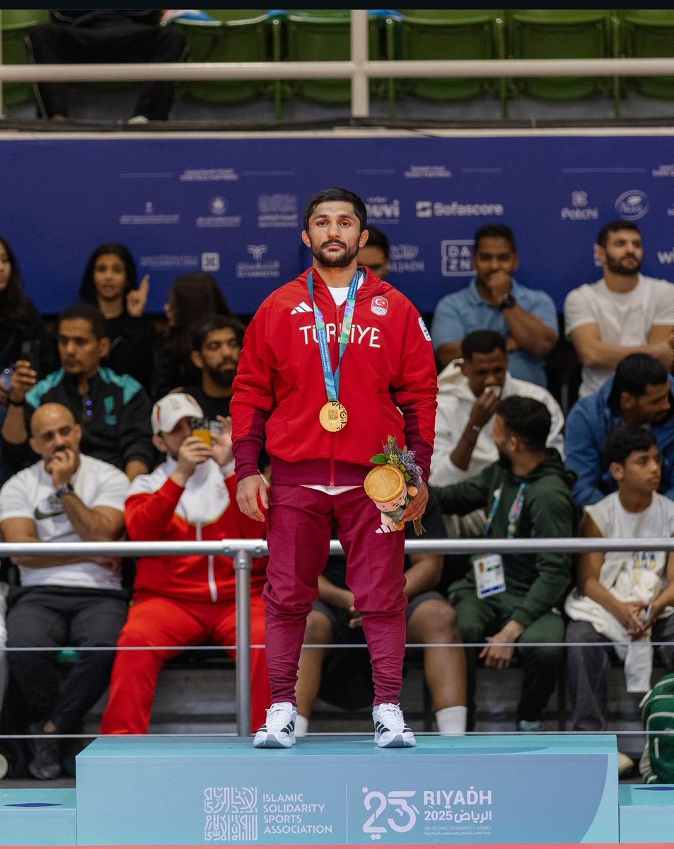 Riyad’da dalgalanan ay yıldızlı bayrakta, Iğdır’ın ve milletimizin gururu var.🇹🇷

İslami Dayanışma Oyunları’nda altın madalya kazanarak bizlere büyük bir gurur yaşatan Iğdırlı milli judocumuz Salih YILDIZ’ı tebrik ediyorum.

Yüreğine, emeğine sağlık şampiyon! 🥇💪