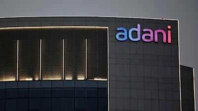 🚨 Adani Plans to Build India’s Largest Battery Storage System in Gujarat. 

(Bloomberg)