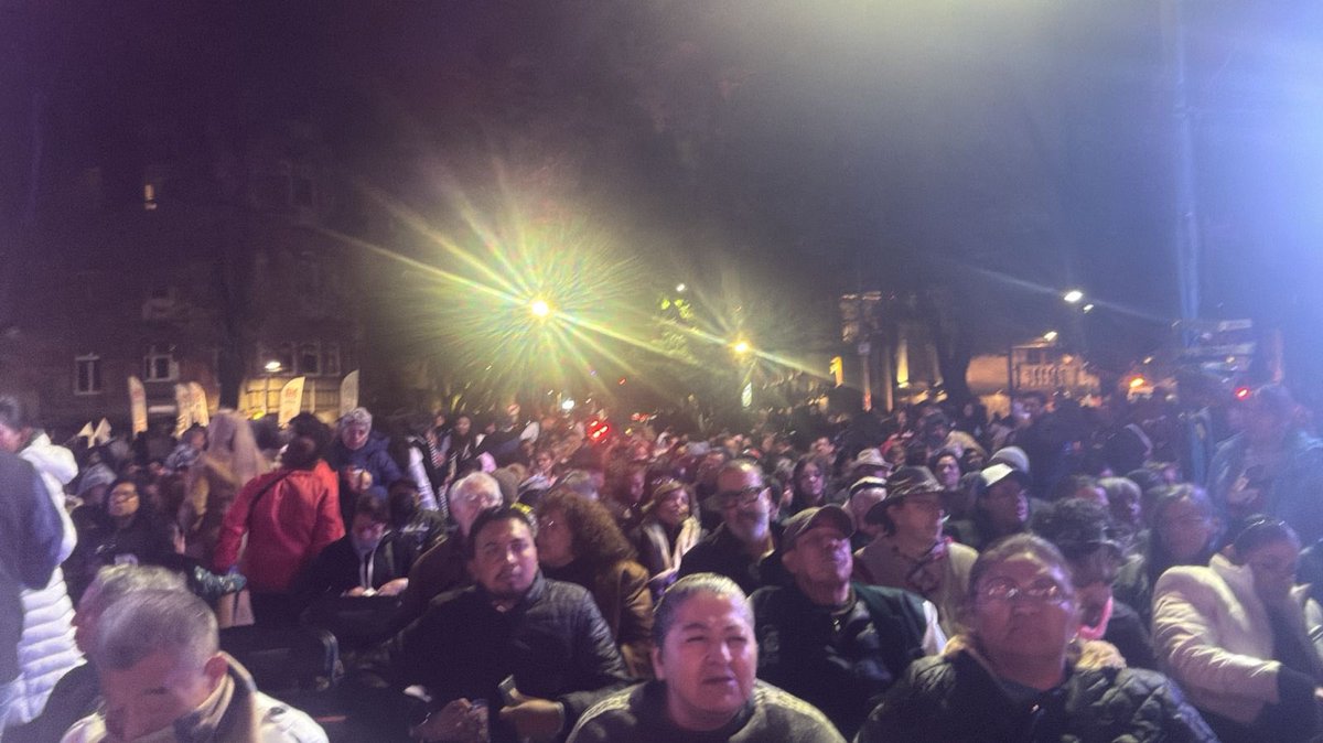 LuisFigueroaS1's tweet image. Un año de lucha, logros y compromiso. Gracias, Ale y todo el equipo: ¡el Concejo está con ustedes siempre!
❤️ 10 nov 2025
#GiraRendiciónDeCuentas #PrimerInforme #ElPoderEnTusManos #AlcaldíaCuauhtémoc #LuisFigueroaTuVecinoAmigo