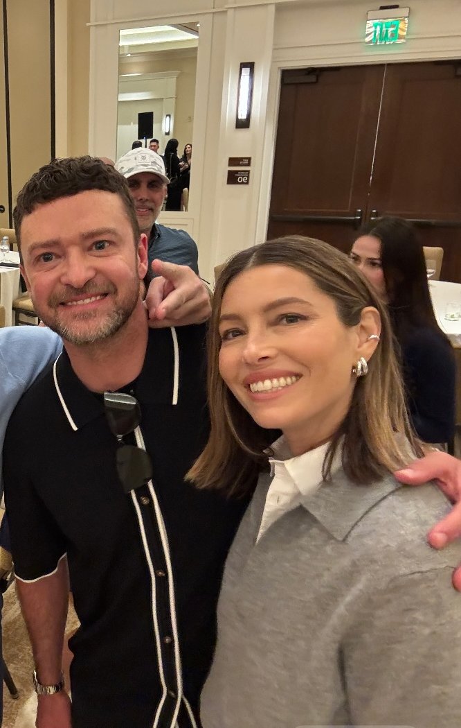 TimberBielPics's tweet photo. Justin Timberlake and Jessica Biel were at Newport Beach Country Club.

📷: IG mistrhwang https://t.co/2Eh6KTMbAY