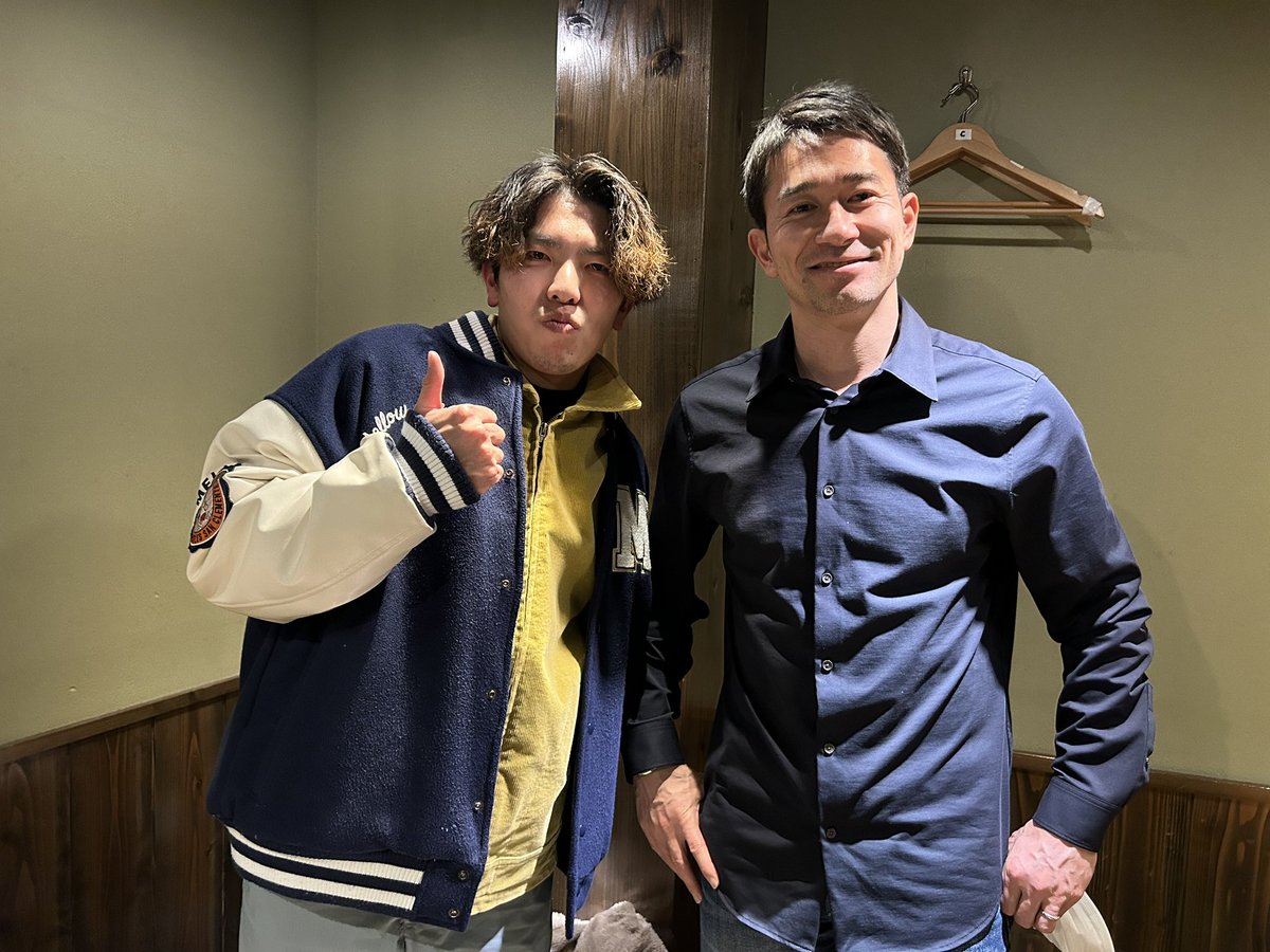 www95279527's tweet photo. 株式会社LOOP
代表:玉田圭司さんが臨店してくださりました！！
『現状に満足しない』
『常に楽しむ』
この言葉に尽きる！！
まだまだやるよ〜💪💪
#写真撮り忘れた
#デビューして1週間のツーショト
#昔細かったな… https://t.co/IdjyIX7Zwk