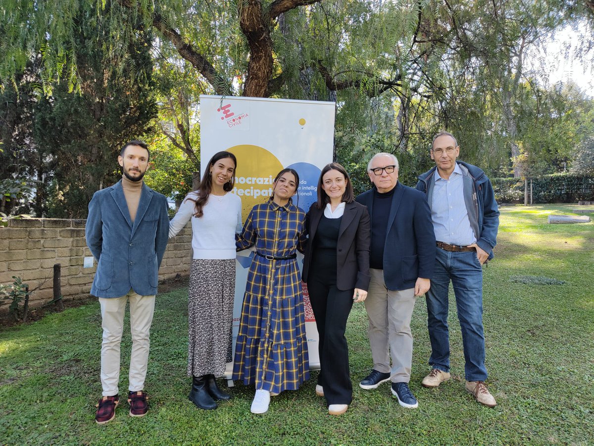 fnecfestival's tweet image. Oggi negli uffici di @NeXteconomia abbiamo incontrato gli Ambasciatori 2025 del #FNEC.

Dalle loro voci un messaggio comune: essere Ambasciatori significa mettere il valore e la dignità delle persone al centro, e costruire imprese che generano valore, relazioni e futuro. 🌱