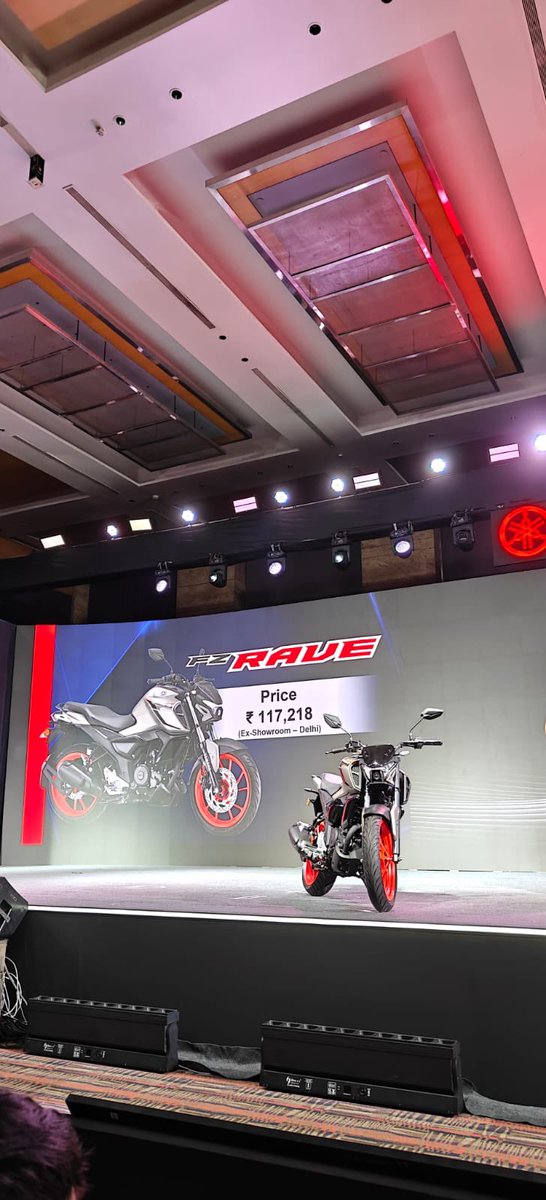 carandbike's tweet image. New addition to the FZ range with the FZ Rave. Gets the same underpinnings of the FZ-S platform. Launched at Rs 1.17 lakh, ex-showroom. Available in two colours. @India_Yamaha #calloftheblue