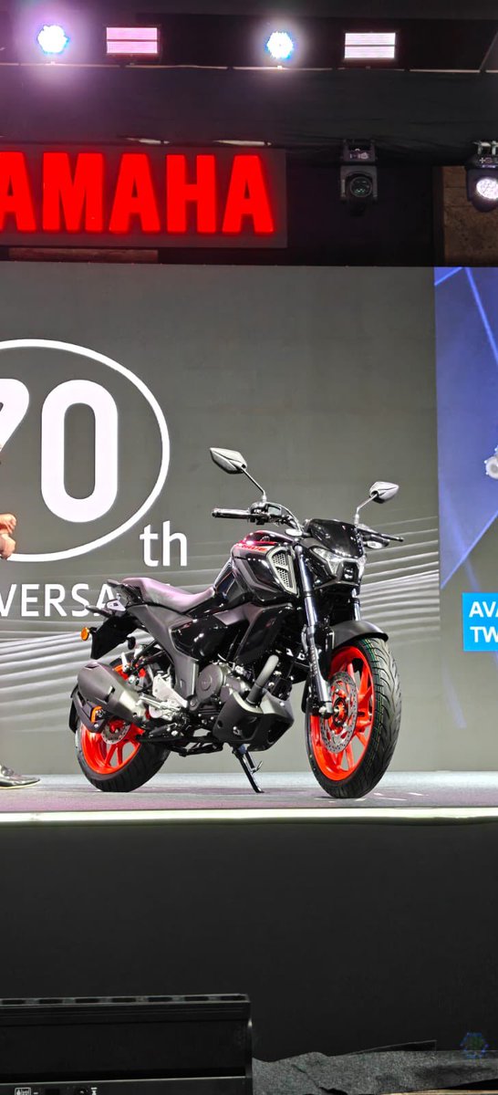 carandbike's tweet image. New addition to the FZ range with the FZ Rave. Gets the same underpinnings of the FZ-S platform. Launched at Rs 1.17 lakh, ex-showroom. Available in two colours. @India_Yamaha #calloftheblue