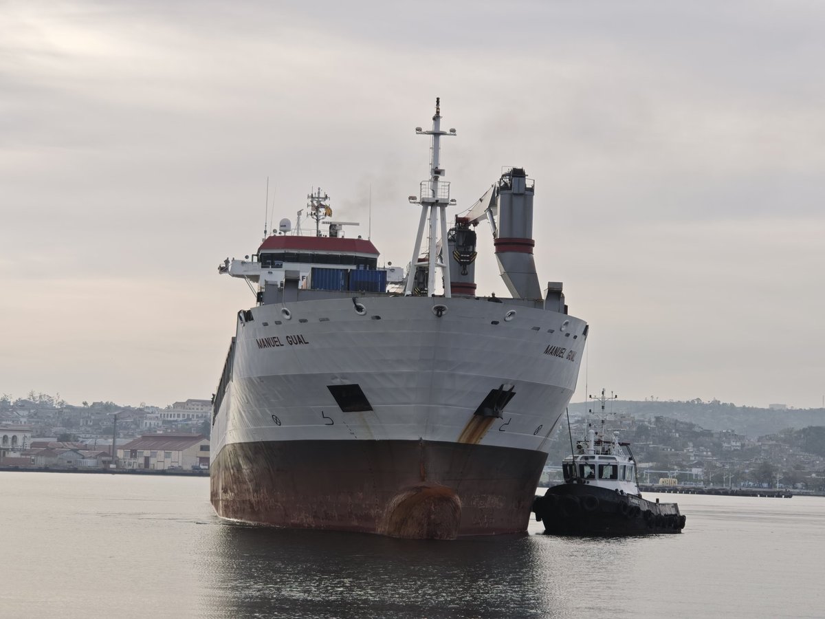 Llega  al  Puerto Guillermon Moncada de #SantiagoDeCuba
el buque Manuel Gual, el barco del #Alba
La ayuda solidaria del pueblo y gobierno de #Venezuela acompañan a las provincias afectadas por #Melissa en la etapa recuperativa.
#Cuba y #Venezuela una sola bandera