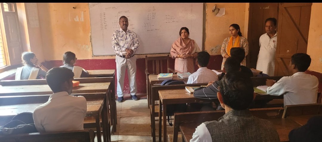 सतर्कता जागरूकता सप्ताह के अंतर्गत चलाये जा रहे निवारक सतर्कता के 3 माह के अभियान के अंतर्गत आज दिनांक 11.11.2025 को मण्डल कार्यालय, सीतापुर के  अधिकारी एवं कर्मचारियों द्वारा पास के एक विद्यालय में बच्चों को सतर्कता अभियान के बारे में आवश्यक जानकारी प्रदान की गयी I