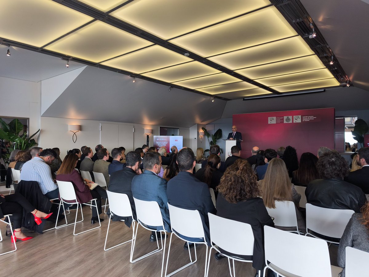 📢 Comenzamos el evento Democracias con Latido.
🗣️ “Cuando hablamos de regeneración no hablamos de un cambio de caras, ni siquiera de un cambio de edades. Estamos hablando de la ética” reflexiona <a href="/FdoJSantiago/">Fernando Jesús Santiago Ollero</a>, regenerar no es una tarea política, si no un compromiso social.