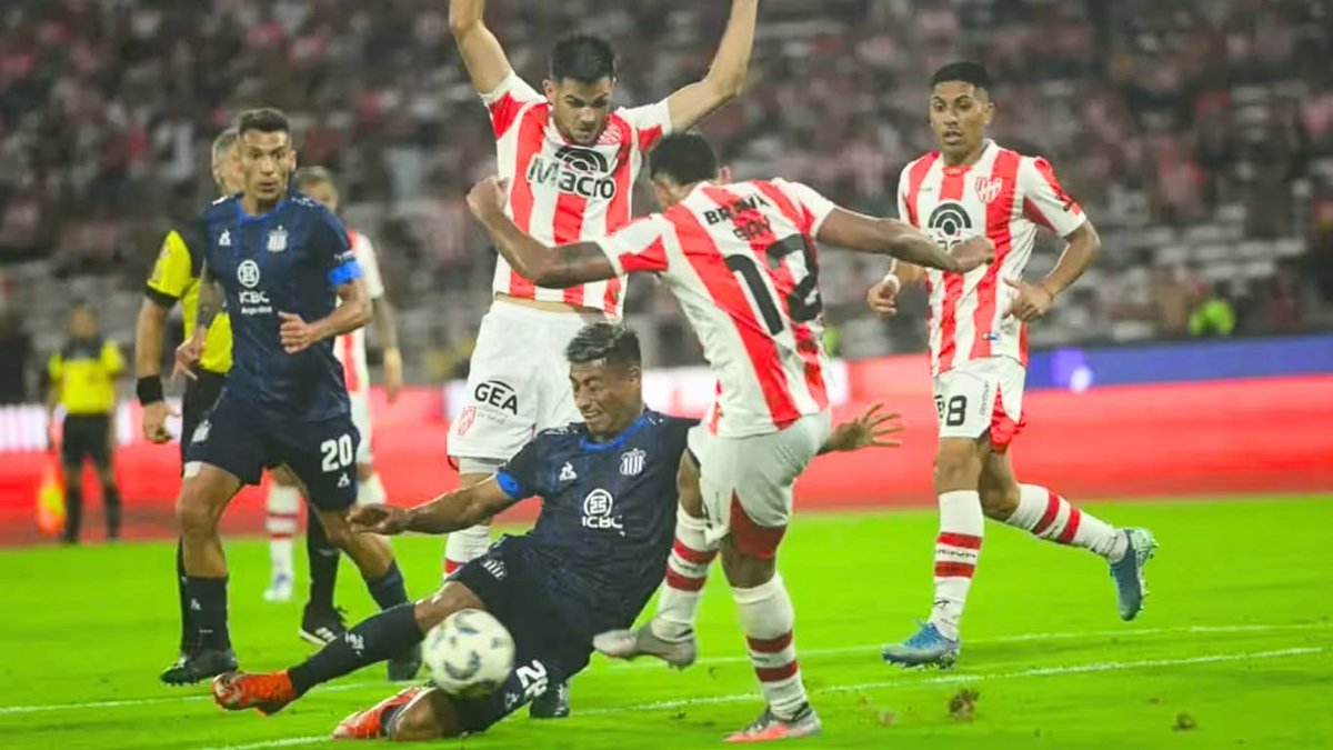 El Gobierno de Córdoba insiste en llevar el partido entre #Instituto - #Talleres por el Torneo Clausura de Primera División a disputarse al Estadio Mario Alberto Kempes.

Informa <a href="/HGarcia_MundoD/">Hugo García</a> en #Espinosa989 con <a href="/brunoespinosaok/">Bruno Espinosa</a> y equipo.