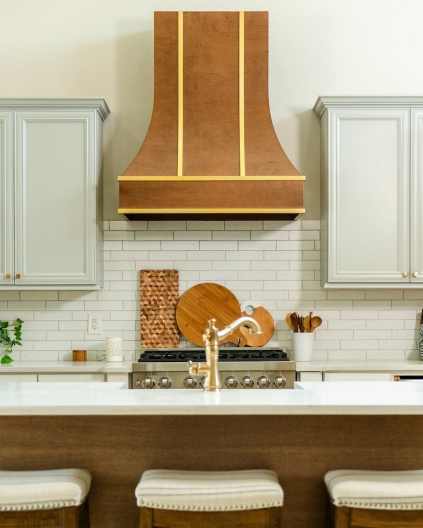 KBIS's tweet image. South Hall = nonstop energy ⚡

From trendsetting talks on NEXTStage to networking at @theNKBA Booth, this is where innovation takes the mic. Explore brands like @NatureKast, Hoodsly and more bringing fresh ideas to #KBIS2026.

🔗 kbis.com/show/south-hal… 

📸 Emerald/KBIS