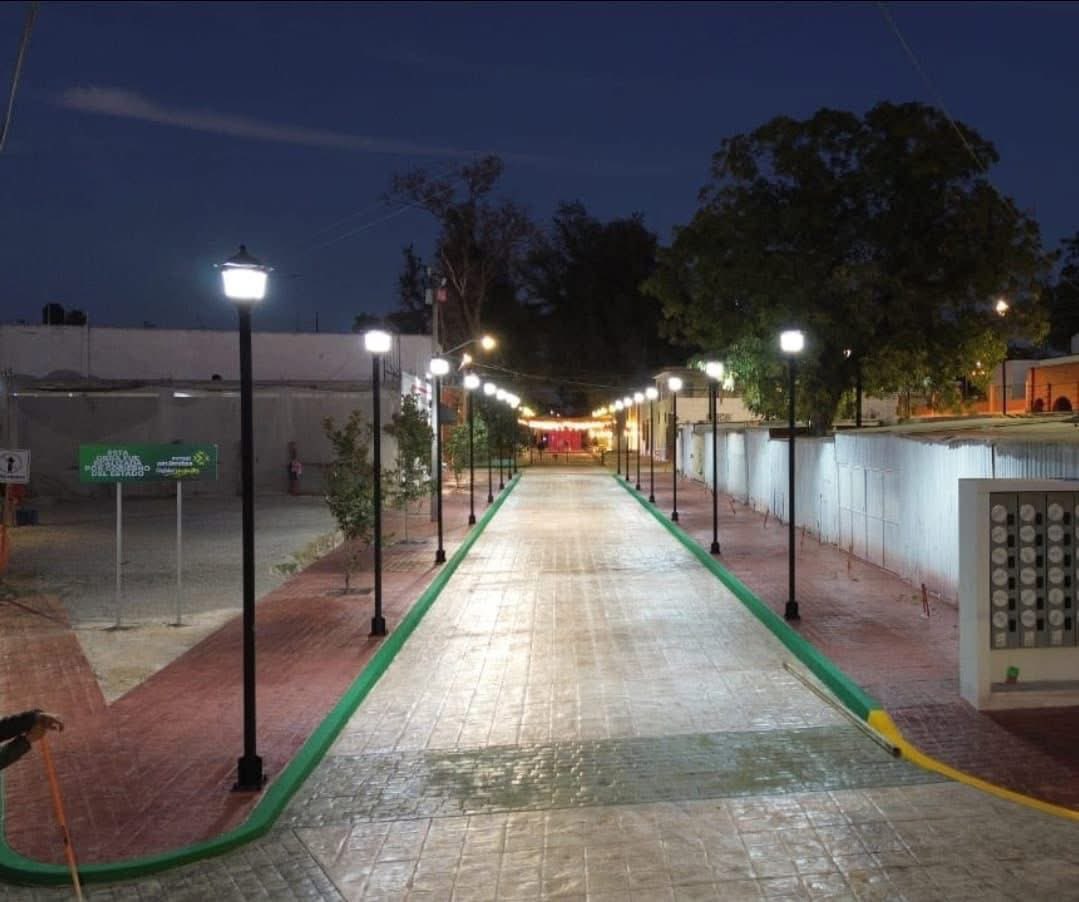 RGC_Mx's tweet photo. ¡Seguimos cambiándole el rostro a nuestros municipios! Les comparto estas imágenes de las calles que estaremos inaugurando en Cedral.

Porque por años nadie volteaba a ver al altiplano potosino pero nosotros estamos cumpliéndole a nuestra gente.

¡Infraestructura sin límites para todo San Luis Potosí!

#PotosíSinLímites