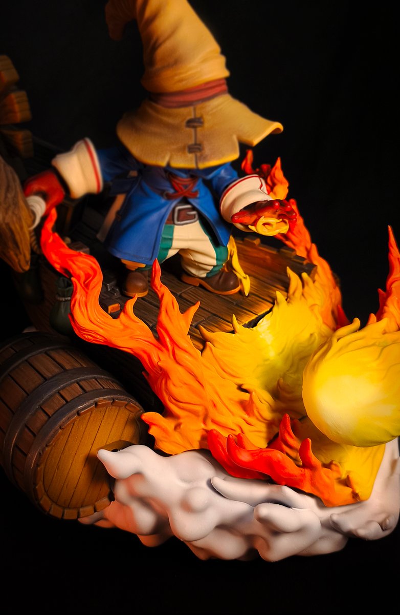 Último proyecto terminado! 

Vivi del Final Fantasy IX 🧙🏻‍♂️🔥🔥🔥

Impreso en resina de alta calidad ☝️🏻🤓
(modelo 3D de Nomnom Figures)
🎨🖌️ Pintura/efectos hechos por mí.

Tenía TANTAS ganas de pintar esta figura :')
espero que os guste! <3