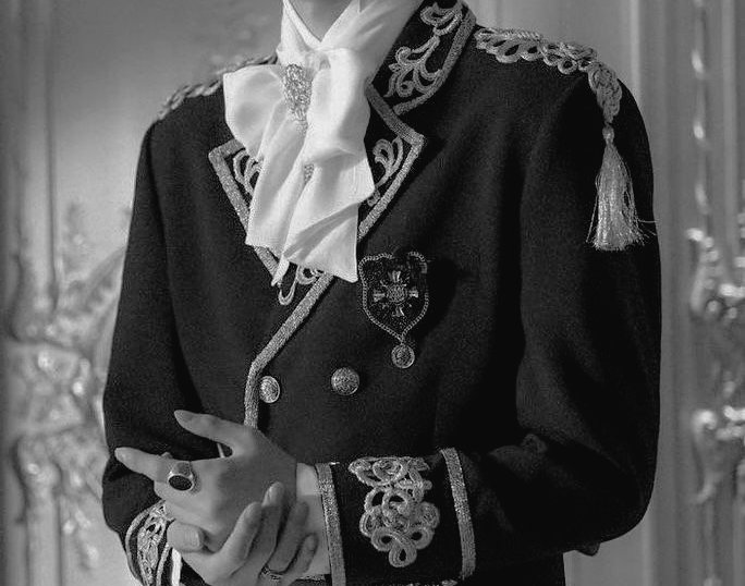 d4xingqius's tweet photo. 👑 𝒂𝒎𝒂𝒓𝒂𝒏𝒕𝒉𝒊𝒏𝒆 | #huasheng royalty fic
—» crown prince ssy! knight hy!
—» forced marriage, enemies to lovers
—» please read tags!
—» https://t.co/mPWB4xmzpU https://t.co/OWp9ExKKSh