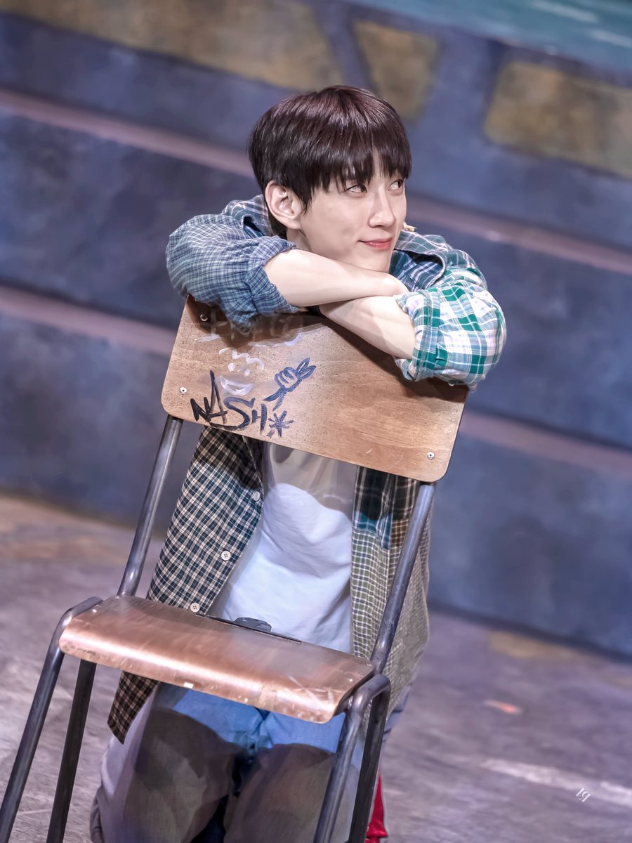 liebe__pic's tweet photo. 251111 밤 타조소년들
커튼콜                  

블레이크 *‧₊˚ #김서환 배우님 https://t.co/G8eG4Hy9Py