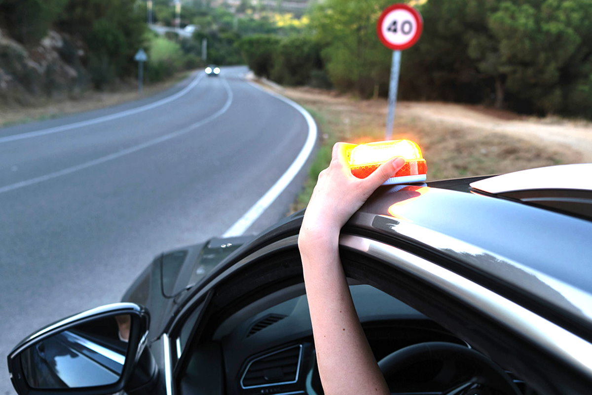 Se acerca el 1 de enero de 2026 y hay aún muchas dudas, entre los #autocaravanistas y conductores en general, sobre las balizas V16. La DGT informa al respecto... 
dgt.es/comunicacion/n…