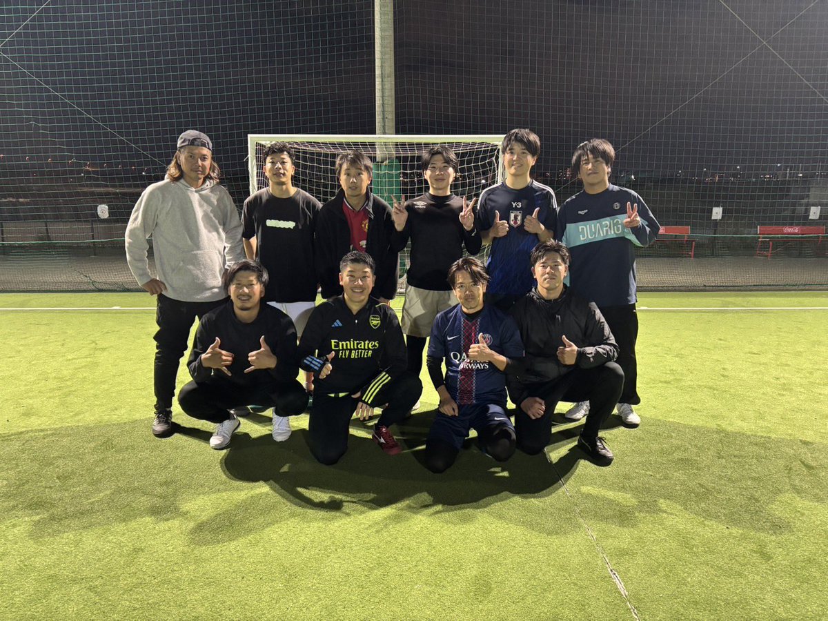 universalyuya's tweet photo. 本日もお疲れ様でした😌✨

仕事終わりに定期フットサル⚽️
ボール一つでみんな笑顔になれるのが
スポーツの醍醐味ですね🏋️🔥🔥

皆さんも是非参加してください！笑

ロナウジーニョポーズが僕です。

@ayumu0725 
@yamato_grit 
＠universalyusuke 
@universalraito https://t.co/mAuaNIvV3n