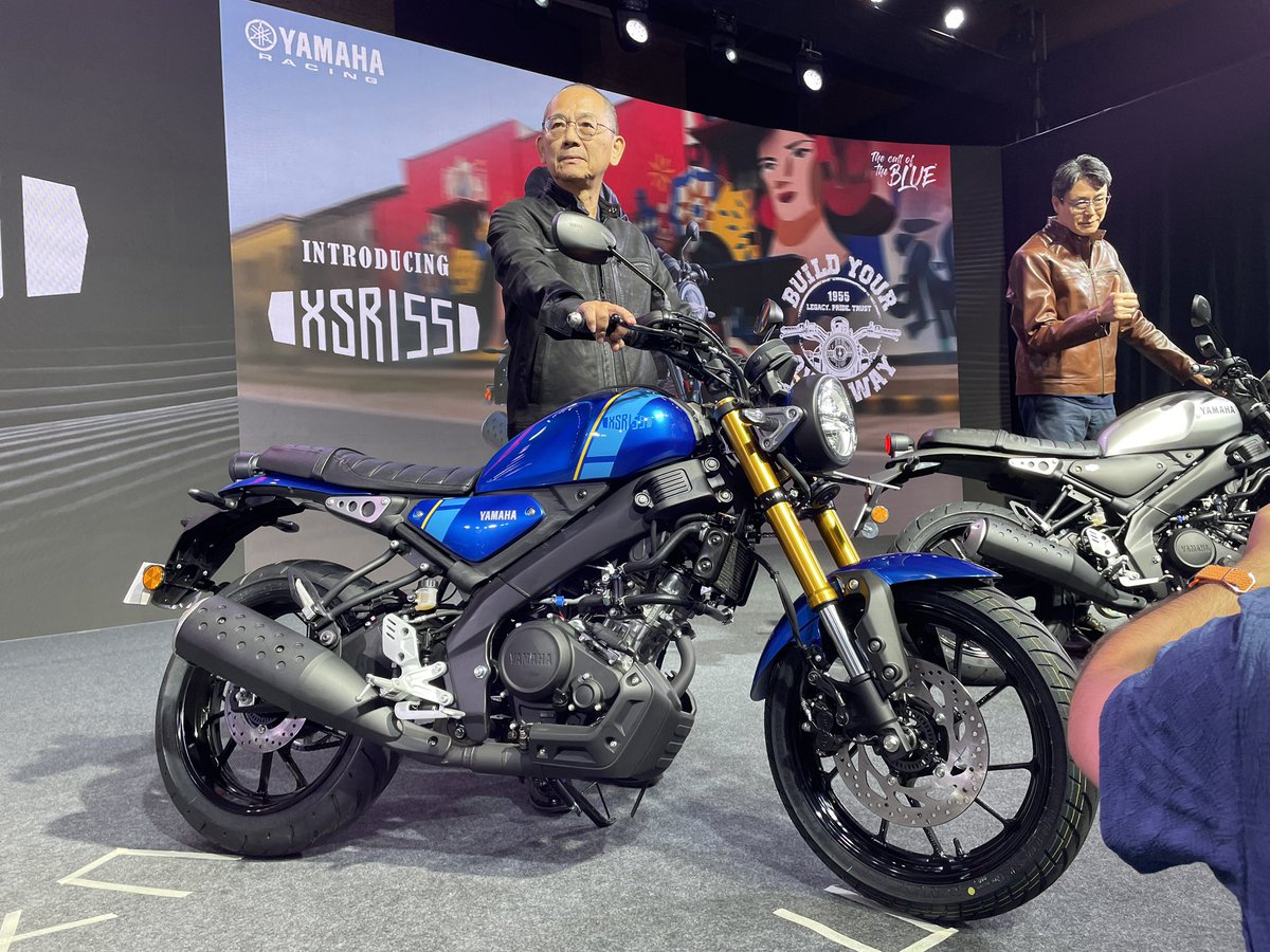 carandbike's tweet image. After much much wait, the XSR-155 has finally been launched in India at an introductory price of Rs 1.49 lakh, ex-showroom. Shares the R15’s platform, but in a retro form. @India_Yamaha #calloftheblue