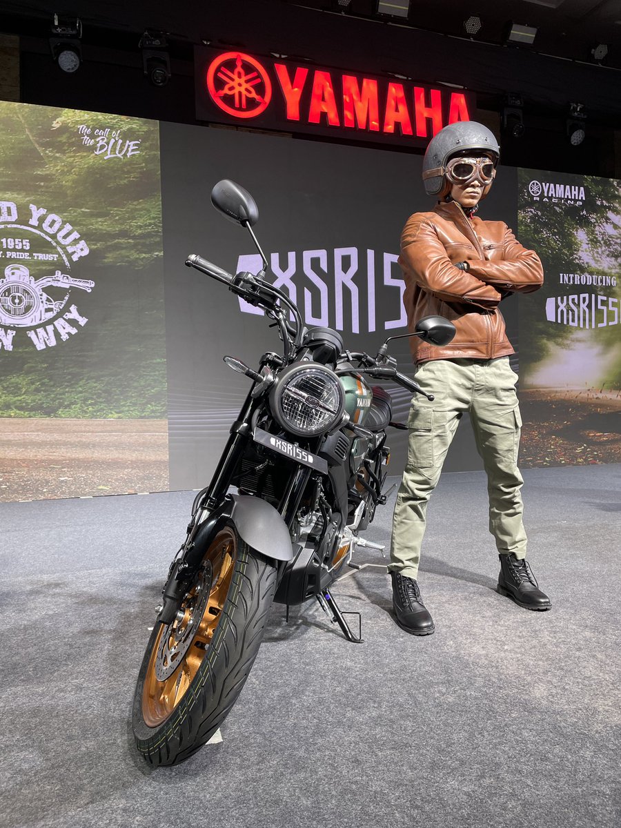 carandbike's tweet image. After much much wait, the XSR-155 has finally been launched in India at an introductory price of Rs 1.49 lakh, ex-showroom. Shares the R15’s platform, but in a retro form. @India_Yamaha #calloftheblue