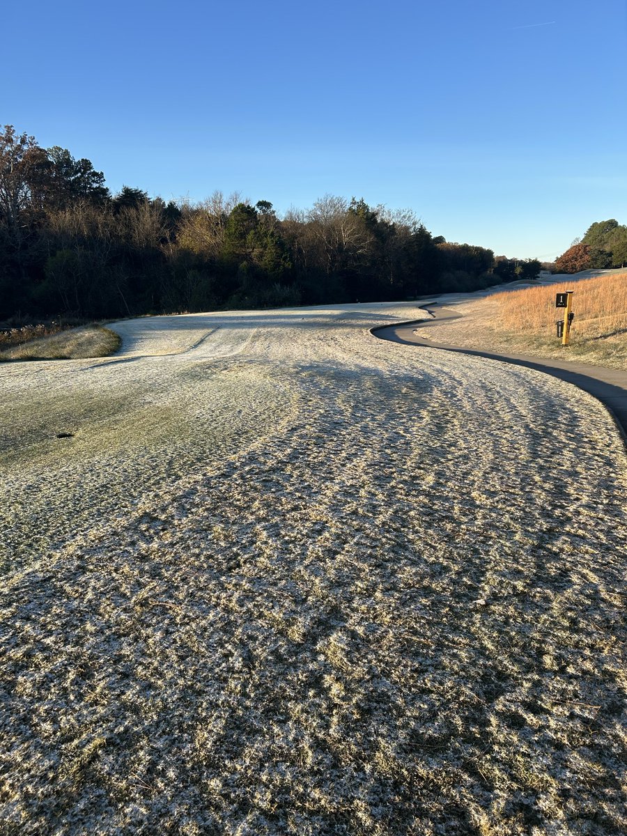 25 and clear with light dusting of snow. Significant delays should be expected. Check back around 9:30 for updates