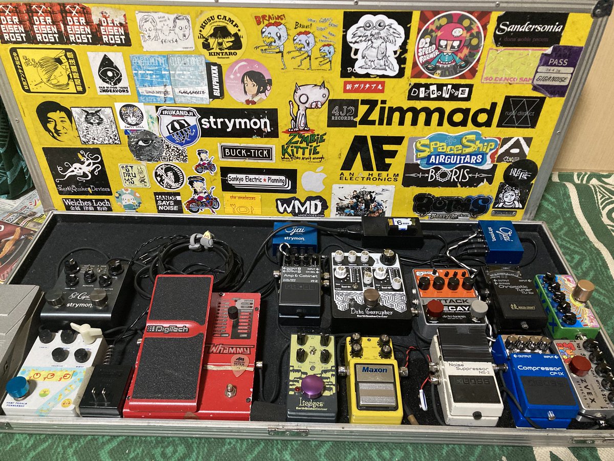 SayoutenO's tweet photo. ファズとコンプの設置順を変えるだけでかなり"効き方"が変化した。
良し👍 https://t.co/nLS6wSGMPC