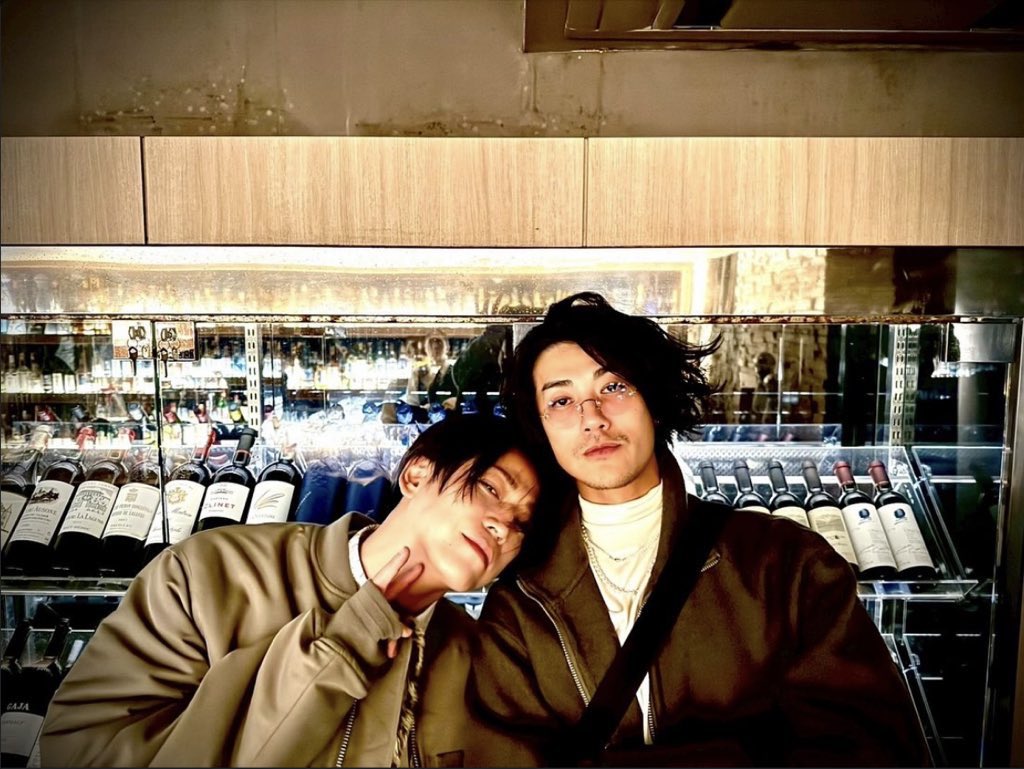 sj01250830's tweet photo. 仁亀厨だけど別に発狂してないよ。もともと「かぁめ(･ﾟρﾟ)」「じーん(´∀')」って呼び合ってた仲だし、仁亀に振り回されるのは馴れてるし。こんな二人だけど好きなんだからしょうがない。形に嵌らないのが仁亀だしね。私達は仁亀の音楽＝魂を支えるから。それがファンと仁とのEternalだし。 https://t.co/HFX8NDez8N