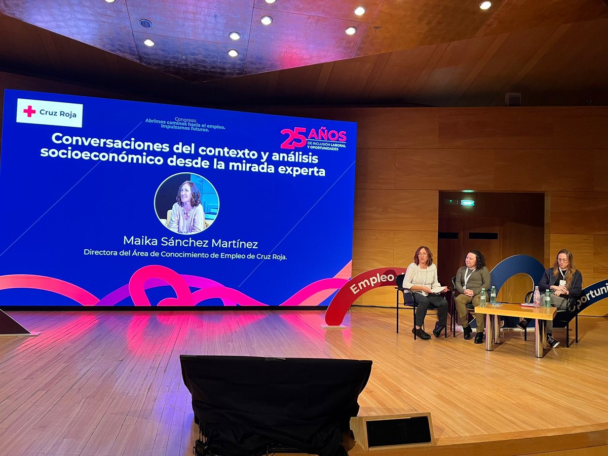 CruzRojaMadrid's tweet photo. Estamos en el congreso de celebración de los 25 años de nuestro Plan de @CruzRoja_Empleo, donde, además de repasar los hitos de este cuarto de siglo, analizamos los desafíos y retos vinculados al mercado laboral y cómo impactan en las personas más vulnerables. Seguimos sumando 💪🏻 https://t.co/KTxqMFM6AE