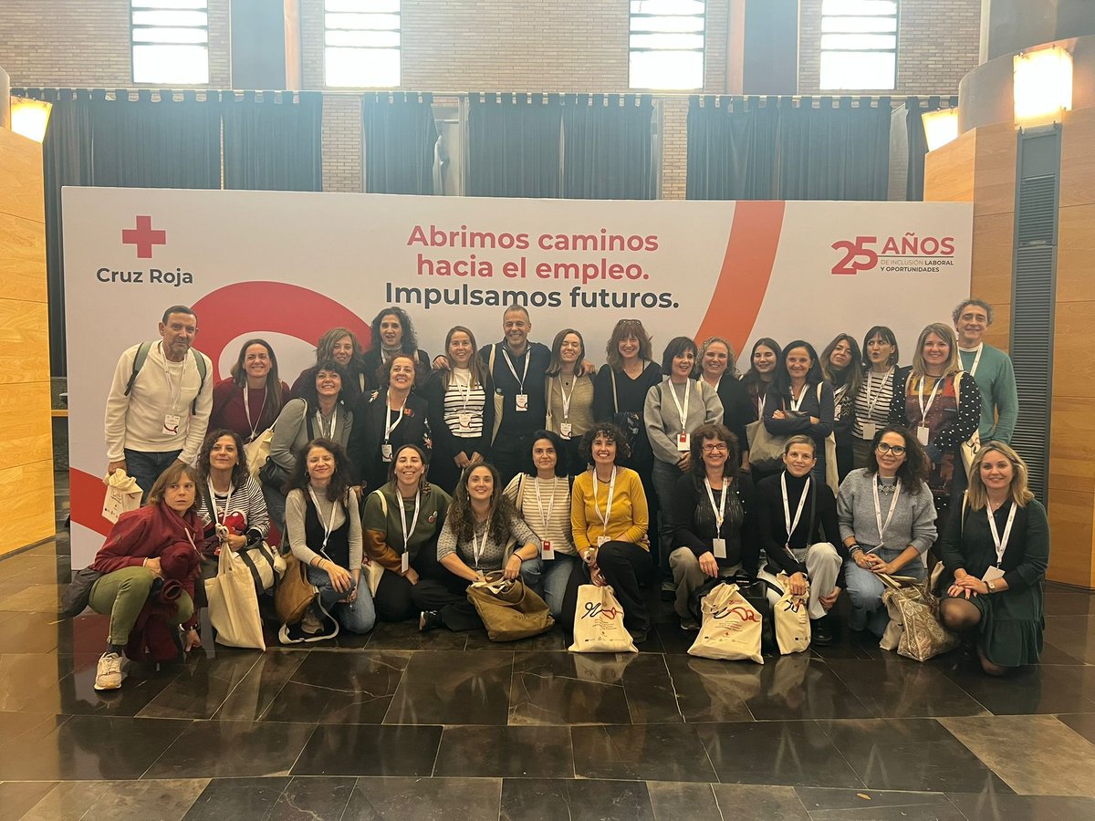 CruzRojaMadrid's tweet photo. Estamos en el congreso de celebración de los 25 años de nuestro Plan de @CruzRoja_Empleo, donde, además de repasar los hitos de este cuarto de siglo, analizamos los desafíos y retos vinculados al mercado laboral y cómo impactan en las personas más vulnerables. Seguimos sumando 💪🏻 https://t.co/KTxqMFM6AE