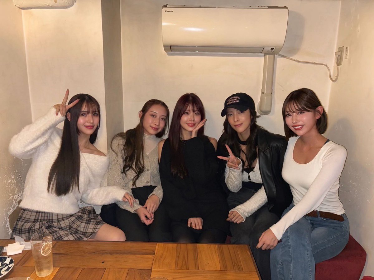 haru__sakuragi's tweet photo. K-1ガール新メンちゃんと定例会💗
これから毎月集まるんだぁ！らぶ！ https://t.co/JvkThGmRB6