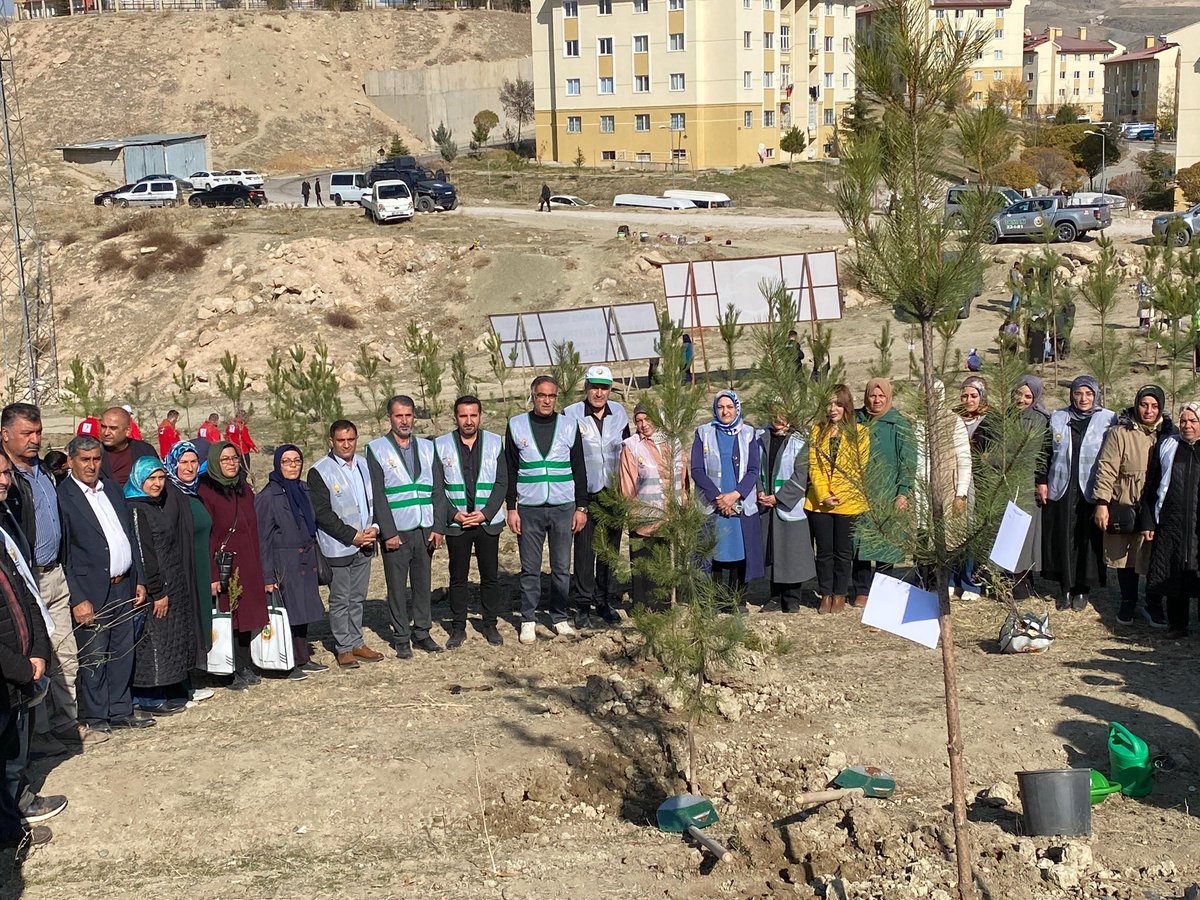 Ak Parti Van İl Başkanlığı olarak, üç merkez ilçemizle birlikte 11 Kasım Milli Ağaçlandırma Gününe güçlü bir katılım sağladık. 
#gelecegenefes
<a href="/tugbaisikercan/">Tuğba IŞIK ERCAN</a> 
<a href="/Esma_Atasoy/">Esma Atasoy (Doç. Dr.)</a> 
<a href="/AKKADINGM/">AK Parti Kadın Kolları</a> 
<a href="/zerrin_alpaslan/">Zerrin Alpaslan</a>
<a href="/dilanozmenozgun/">Dilan ÖZMEN ÖZGÜN🇹🇷</a>
<a href="/AK_PartiVan/">AK Parti Van</a> 
<a href="/akkadinvann/">AK Kadın Van</a>