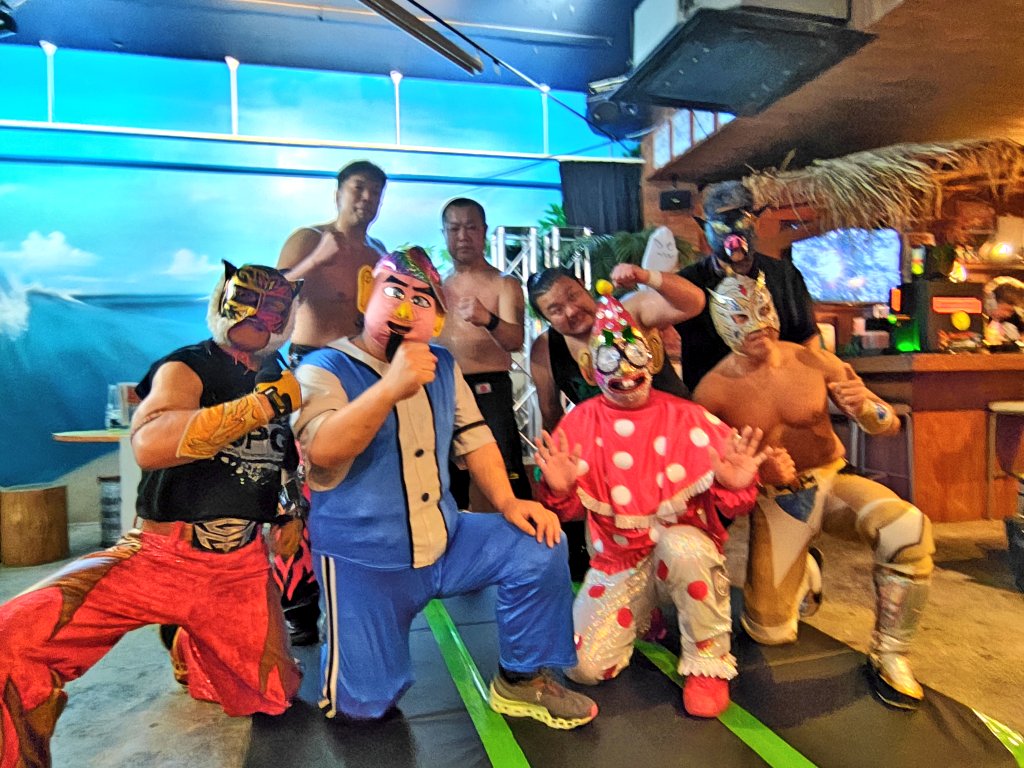 2025･11･11 (火)
くい菊珍道中
エキサイティングシリーズ2025
於・たこ焼きBAR LEEF

笑いすぎて、泣いた。
参加して良かった！
楽しかったです！！

ありがとうございました！！！

#たこ焼きBARLEEF
#くいしんぼう仮面
#菊タロー
#ビリーケン・キッド
#三原一晃
#織部克己
#菅沼修
#OPG