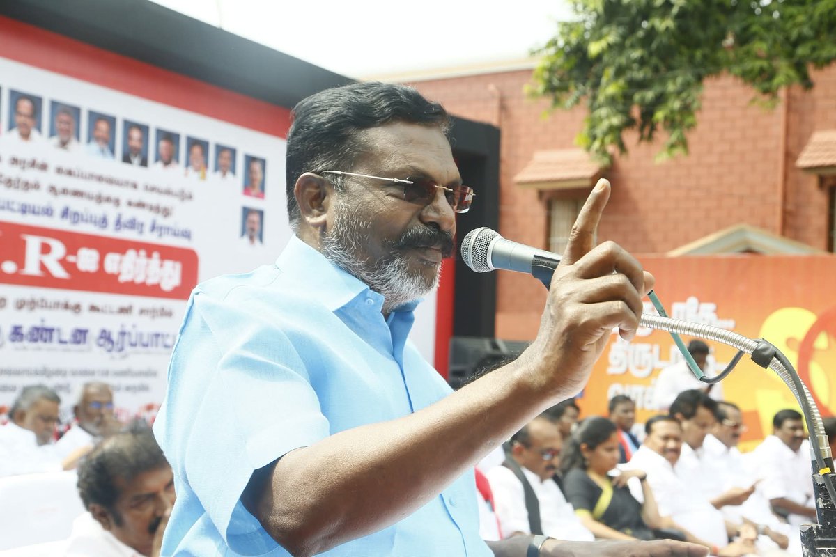 JayanthiVr's tweet image. ஒன்றிய பாஜக அரசின் கைப்பாவையாக செயல்படும் இந்தியத் தேர்தல் ஆணையத்தை கண்டித்து வாக்காளர் பட்டியல் சிறப்புத் தீவிர சீராய்வை எதிர்த்து
மதச்சார்பற்ற முற்போக்கு கூட்டணி சார்பில் நடைபெற்ற ஆர்ப்பாட்டத்தில் தலைவர் கலந்து கொண்டு கண்டன  உரையாற்றினார்

#SIR
#LeaderTholThirumavalavanMP 
#VCK