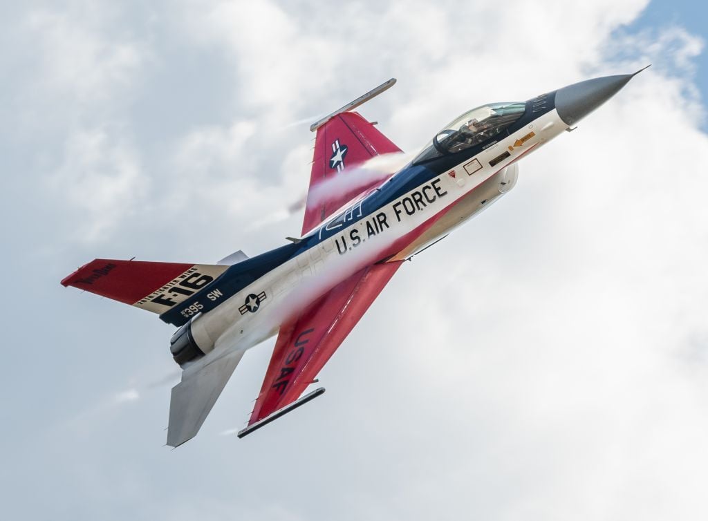 flightaware's tweet image. 🇺🇸
Your dedication, courage, and sacrifice make it possible for all of us to take to the skies in freedom. From everyone at FlightAware—thank you for your service.

📸: 772Aviation
#VeteransDay #ThankYouVeterans #FlightAware