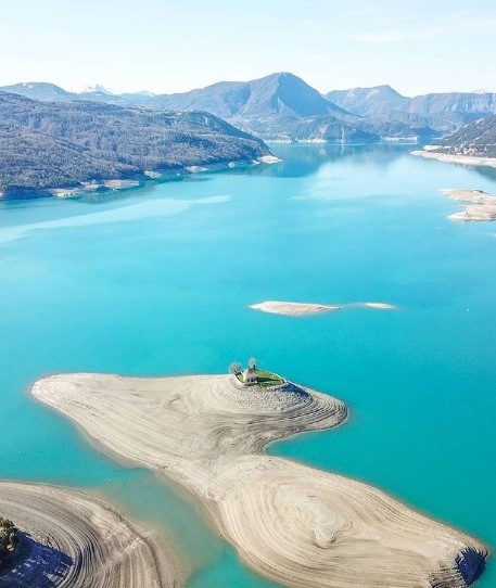 MaRegionSud's tweet photo. #Quiztown 🏞️ Je suis un lac artificiel aliment�� par la rivière de la Durance et crée en 1961. Avec 91km de rivages, je suis la plus importante retenue d'eau en France...Saurez vous deviner qui je suis ? 

📸 xavier_and_caroline https://t.co/P4galqXsWd