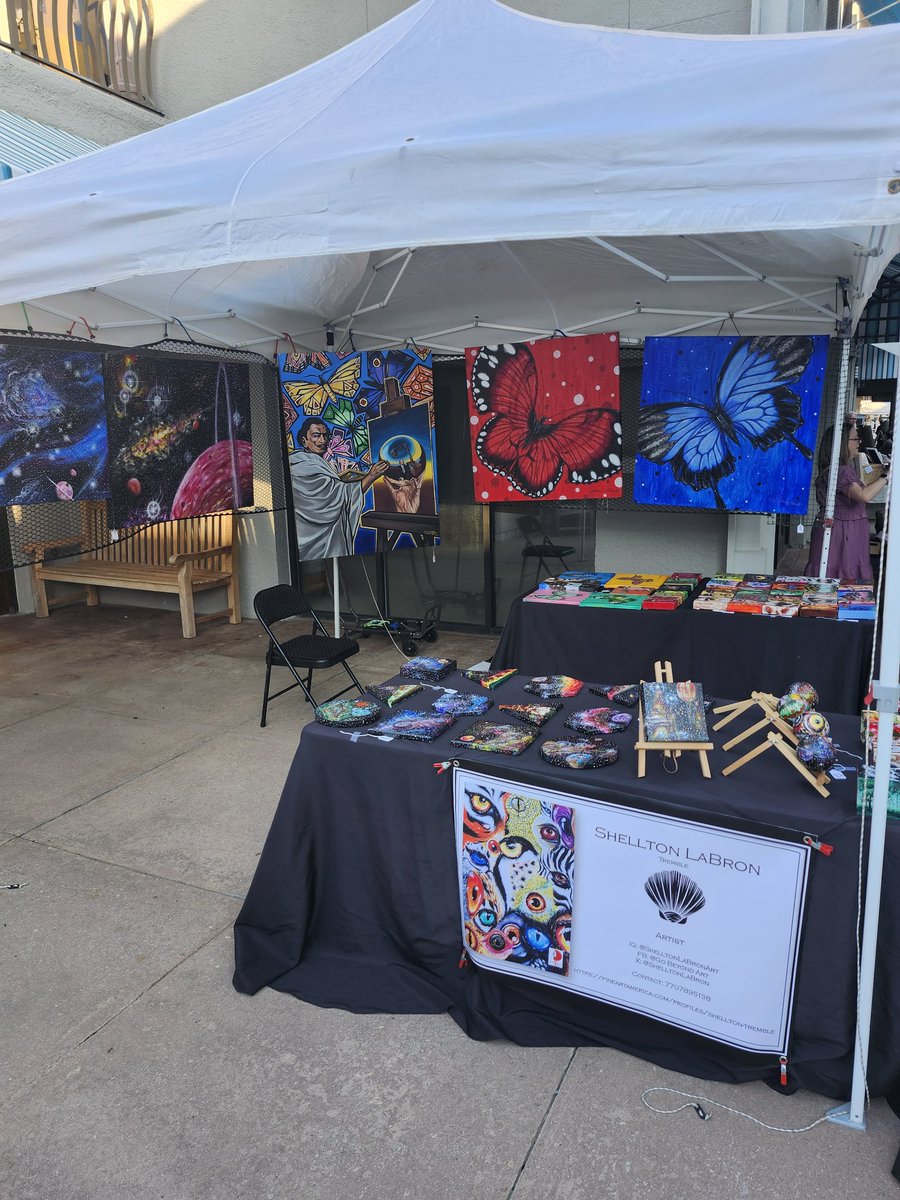 ShelltonTremble's tweet image. Color color everywhere... 🎨🟣🟠🔴🟢🔵🟠 #art #color #create