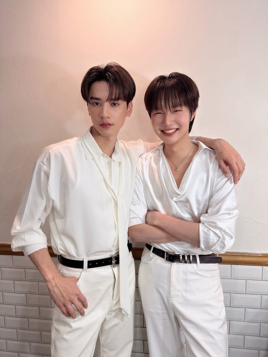 DomundiTV's tweet photo. พบกับ “เก่ง” @harit_keng และ “น้ำปิง” @nampingnapat ได้ใน GO SKINS 11.11 ดีลดับเบิ้ล x KengNamping Live ✨️

รับชม Live ได้ทาง
🔗 : https://t.co/wCehFEUG8L

#GoSkinsLiveXKengNamping https://t.co/lHzygNPOFF