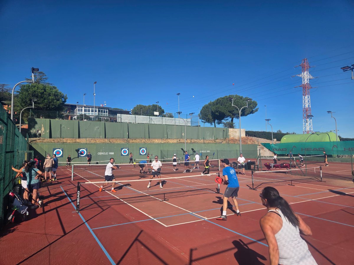 Pickleball en acció al Cercle!

Aquest diumenge vam gaudir d’un matí ple d’esport amb la participació de 35 persones.

Una jornada plena d’activitat i bon ambient que referma l’interès creixent per aquesta disciplina al Club. 👏

#somcercle