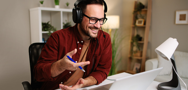 ESV_Recht's tweet photo. Arbeitsunfall trotz Homeoffice? Ein #Arbeitnehmer rettete sich während einer Telko durch den Fenstersprung – wegen brennender E-Roller-Akkus im Flur. Doch ist das gesetzlich unfallversichert?

Mehr erfahren: https://t.co/0AMKi90iMo

#ESV #Recht #Homeoffice #Arbeitsunfall https://t.co/MBpzYTUtYp