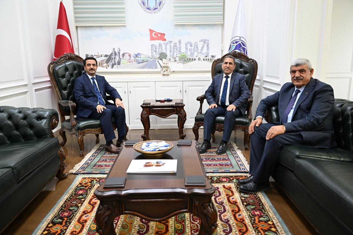 Şeker Fabrikası Müdürü Abdullah Çakmakçı ve Şeker İş Sendikası Başkanı Nuri Murat’ı belediyemizde ağırladık. 

Nazik ziyaretlerinden dolayı kendilerine teşekkür ediyorum.