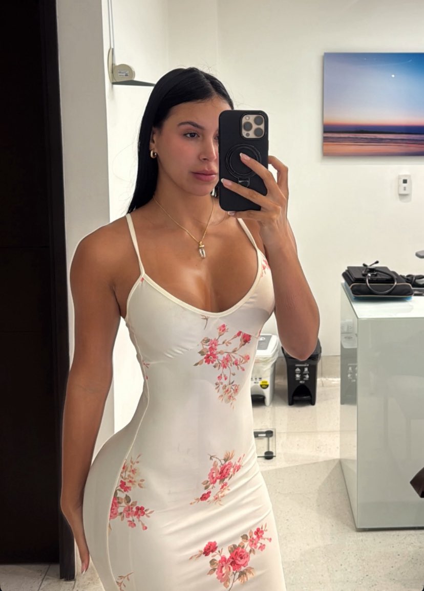 Michelle9209's tweet photo. Some hearts are wild, mine just happens to be sexy 💋 😋🤪 https://t.co/pvxeUHXiVb