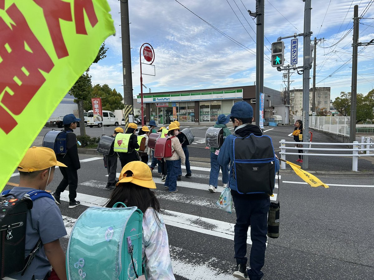 tanakatakeshi's tweet image. 【朝活・11月11日🌤️】

今朝もみまもり活動からスタートしました…🦺。

風が冷たくて、手袋なしでは辛くなってきました…🧤。

11月11日は「ポッキー&amp;amp;プリッツの日」だそうです。
pocky.jp/1111/

#質実剛健
#田中健
#未来共創
#地域密着
#あんしんみまもり隊