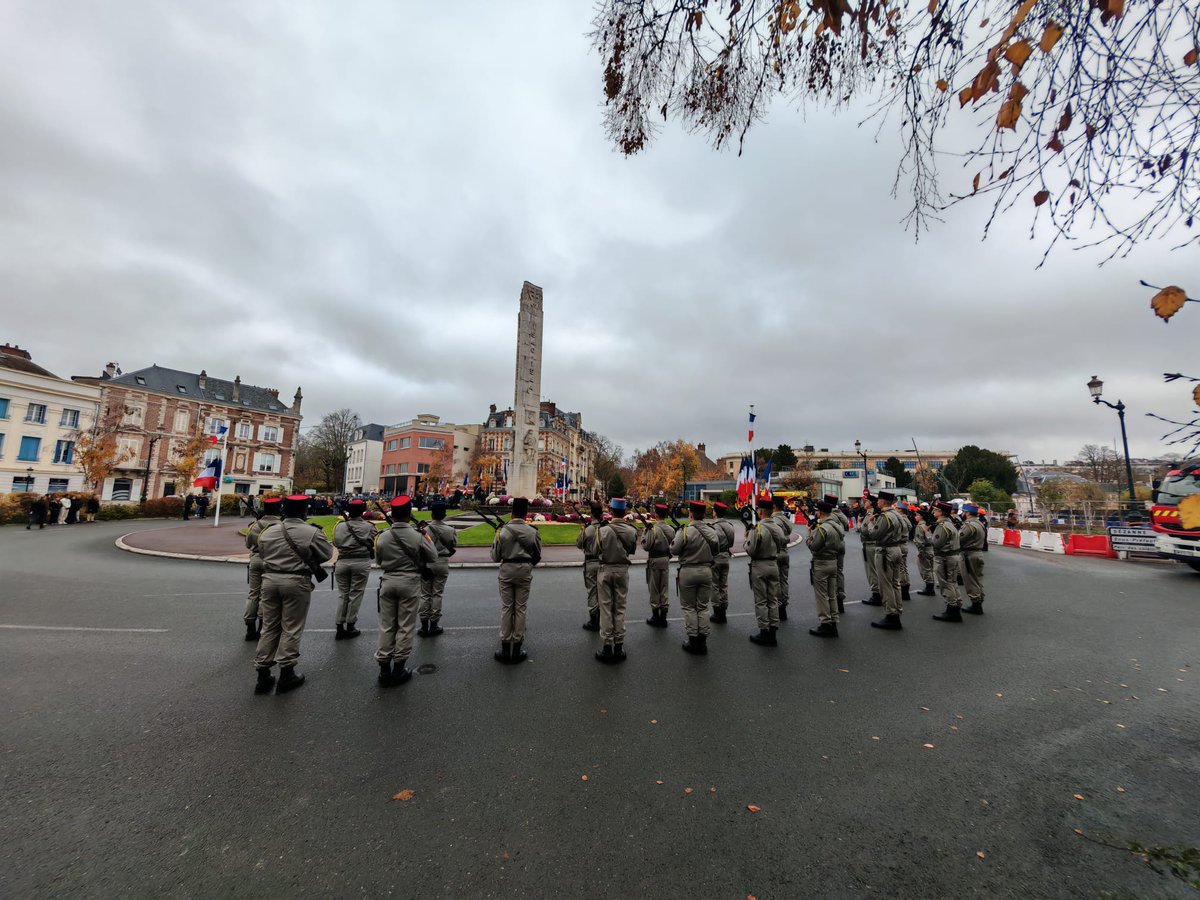 CAPCIA_51RI's tweet photo. Transmission de la mémoire à Épernay en ce mardi 11 novembre 2025
#votrehistoirenotrehistoire 
#SoldatsDeFrance https://t.co/7wg71Ec4So