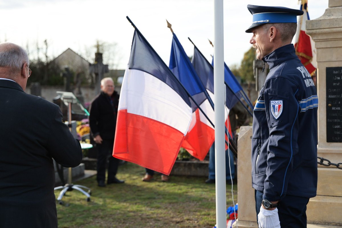 #11novembre
🇫🇷 Cérémonie de commémoration du 11 novembre à JUMELLES #DevoirDeMémoire #pourlafrance #11novembre