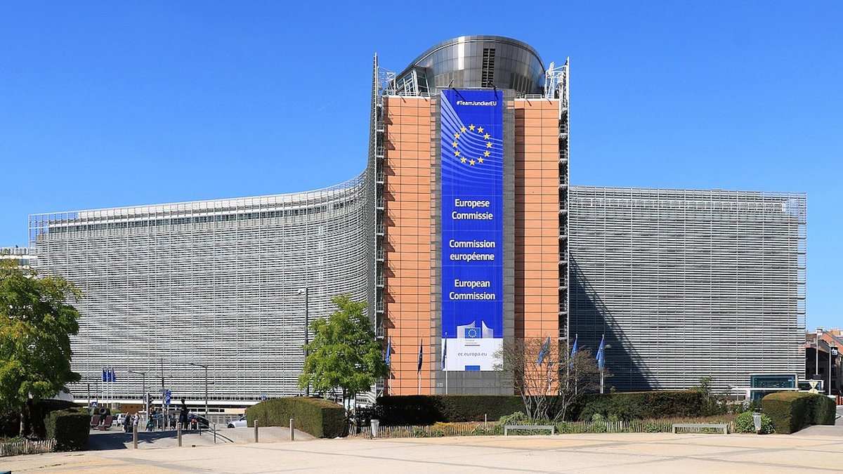 WBuzzer's tweet image. winbuzzer.com/2025/11/11/sci…

Scientists Rebuke EU Commission President for Echoing ‘Unscientific’ AI Hype from Tech CEOs

#AI #ArtificialIntelligence #AIHype #AIBubble #EuropeanUnion #EUCommission #AGI #Superintelligence